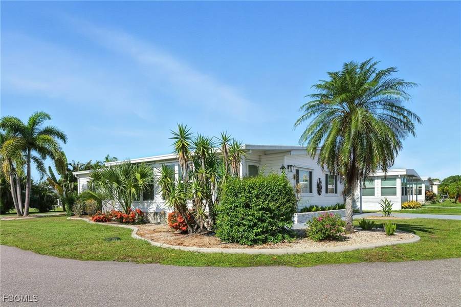 5672 Captain John Smith LOOP, North Fort Myers, FL 33917