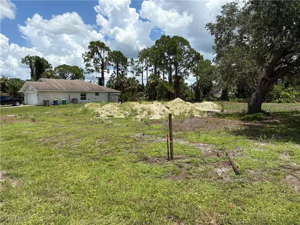 3738 Kemper ST, Fort Myers, FL 33905