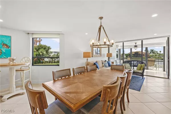 10562 Gulf Shore DR #101/102, Naples, FL 34108
