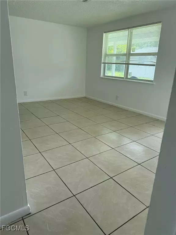 North Fort Myers, FL 33917,286 Lowell AVE #292