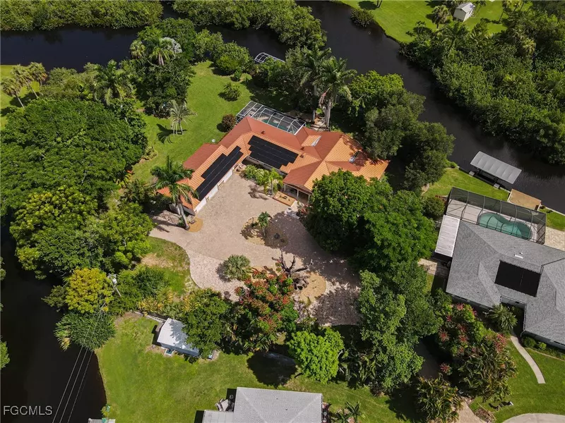 2475 Bridge RD, North Fort Myers, FL 33917