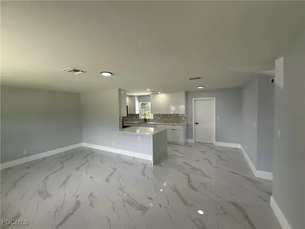 Lehigh Acres, FL 33936,305 Penn RD W