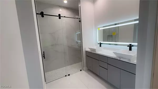 Lehigh Acres, FL 33936,309 FIFTH AVE