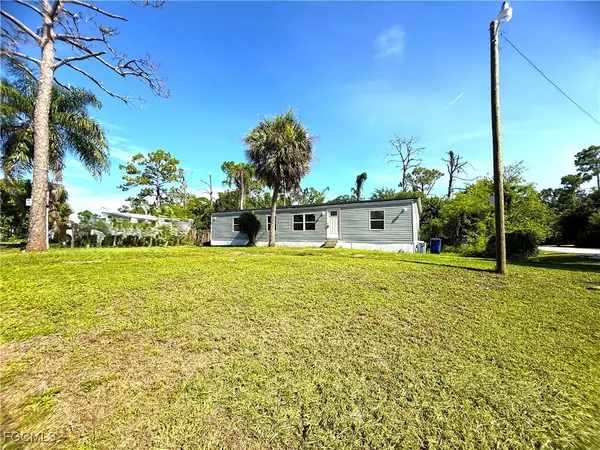 1982 Laurel LN, North Fort Myers, FL 33917