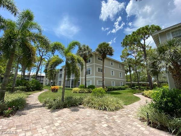 328 Sugar Pine LN #328, Naples, FL 34108