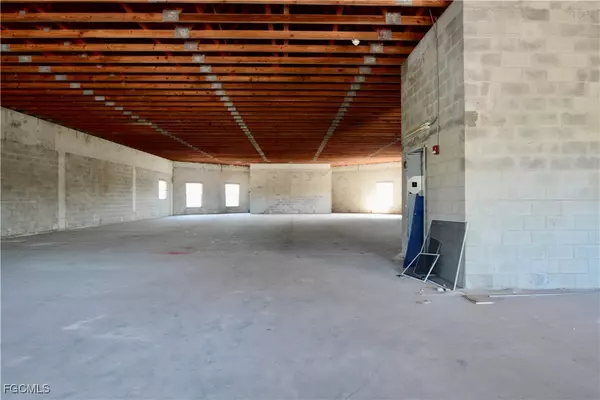 Port Charlotte, FL 33953,1032 Tamiami TRL #12