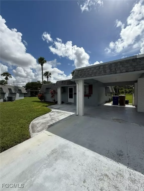 Lehigh Acres, FL 33936,374 Garland CT