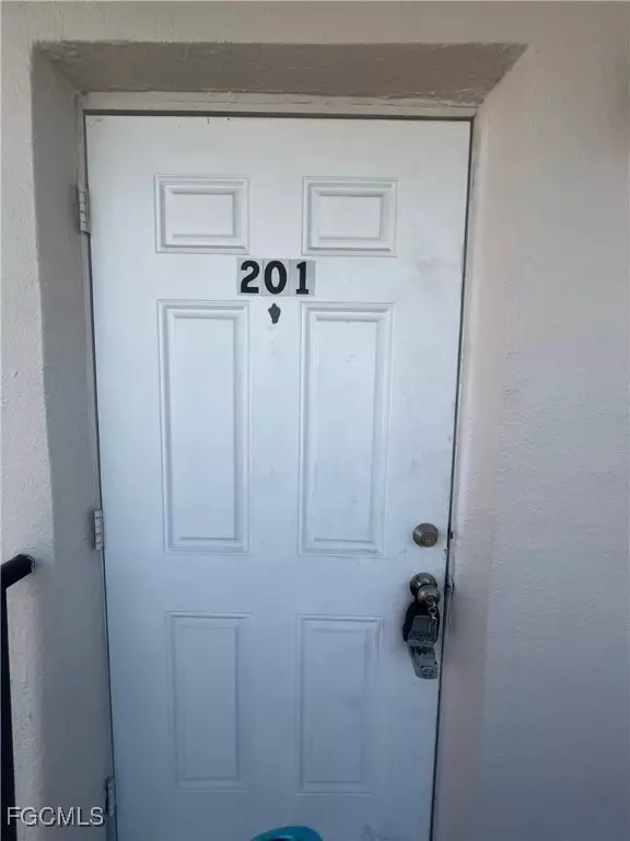 Fort Myers, FL 33901,2452 Stella ST #105