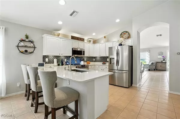 Fort Myers, FL 33908,9740 Gladiolus Bulb LOOP