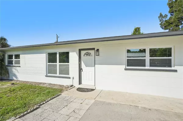 Fort Myers, FL 33967,18472 Iris RD