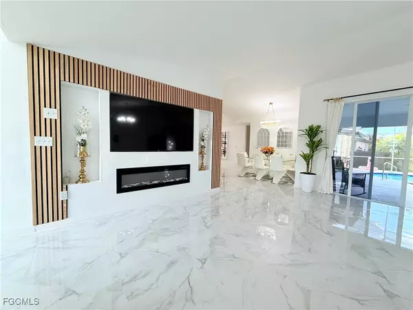 Cape Coral, FL 33993,2749 NW 4th ST