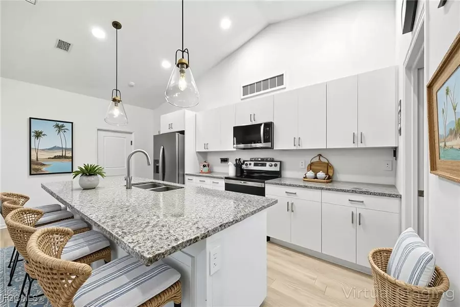 9048 Lamkin CIR, Labelle, FL 33935