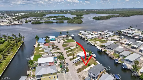 Fort Myers Beach, FL 33931,856 Oak ST