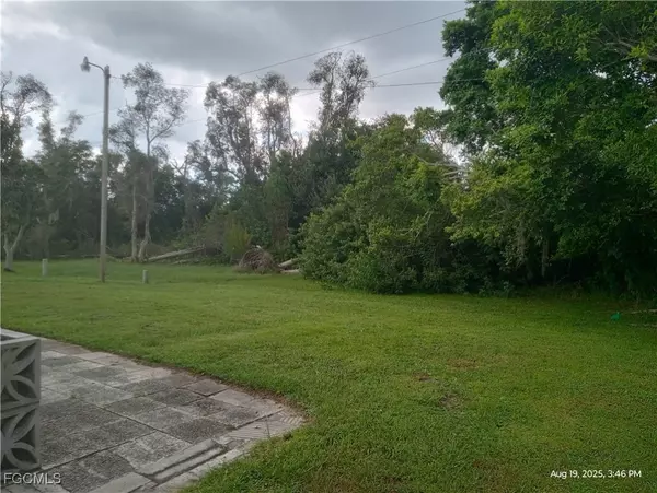 North Fort Myers, FL 33917,2731 Breezewood DR