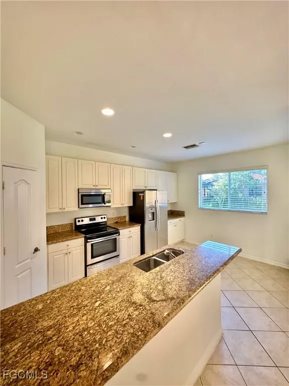 Estero, FL 33928,10101 Tin Maple DR #118