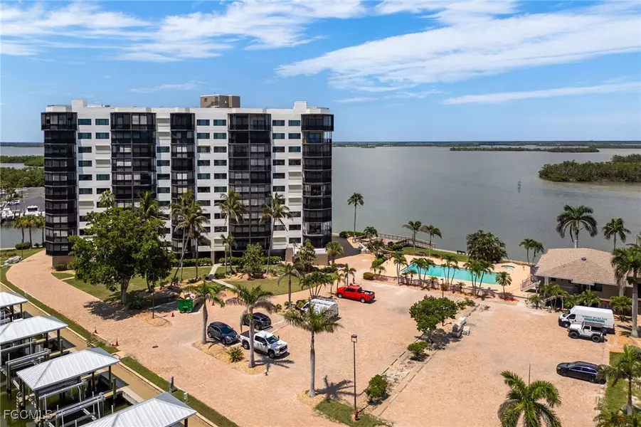 4265 Bay Beach LN #425, Fort Myers Beach, FL 33931