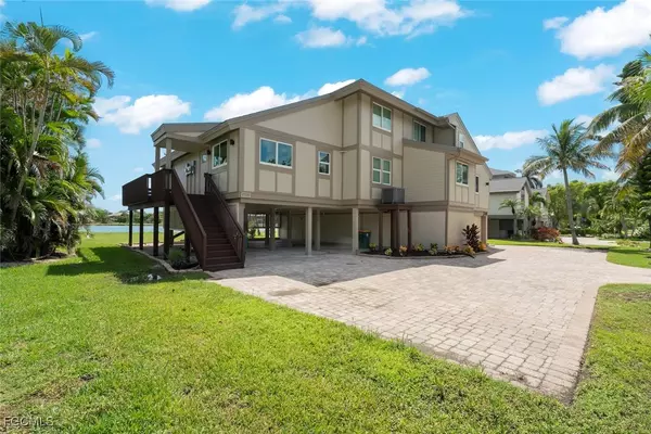 Sanibel, FL 33957,1611 Sand Castle RD