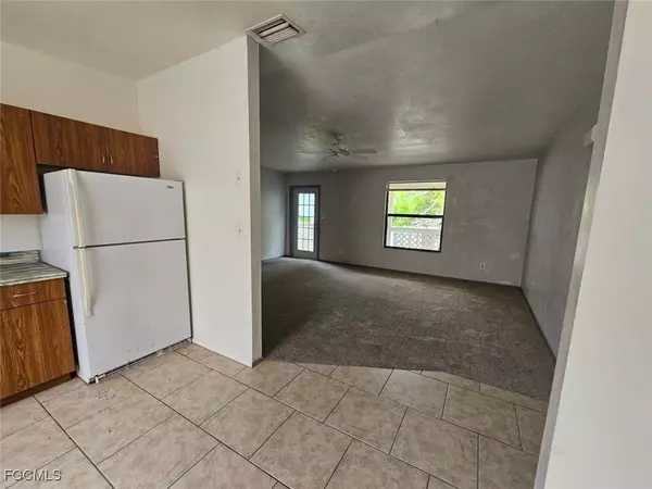Cape Coral, FL 33990,626 SE 13th CT #4