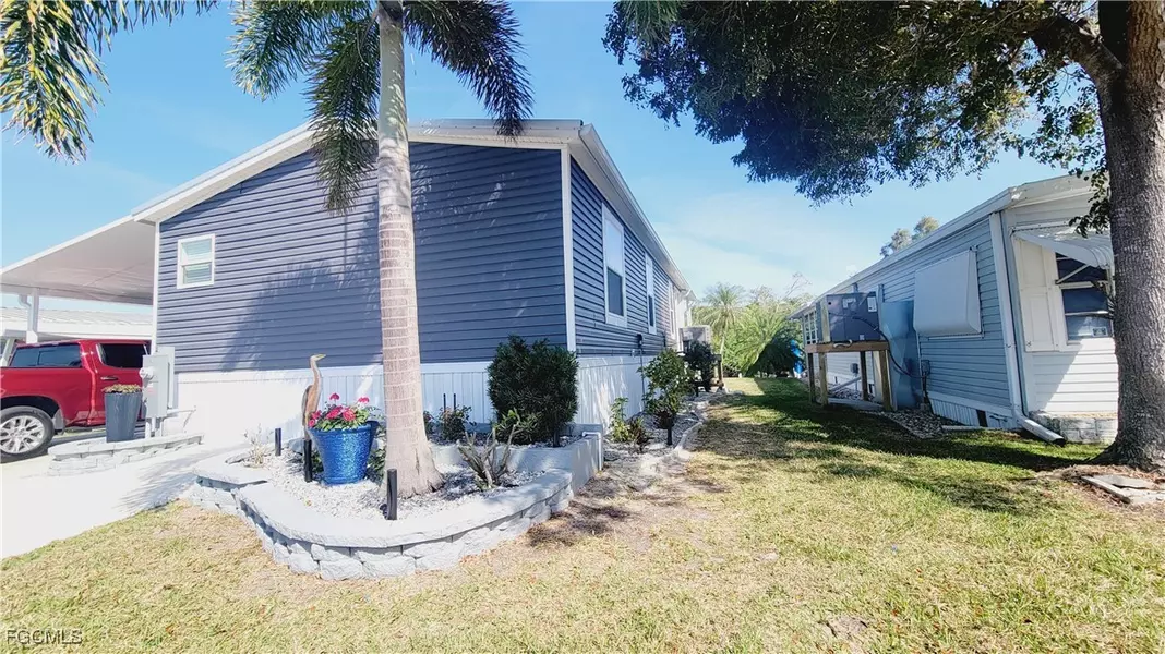 352 Shoreland DR, Fort Myers, FL 33905