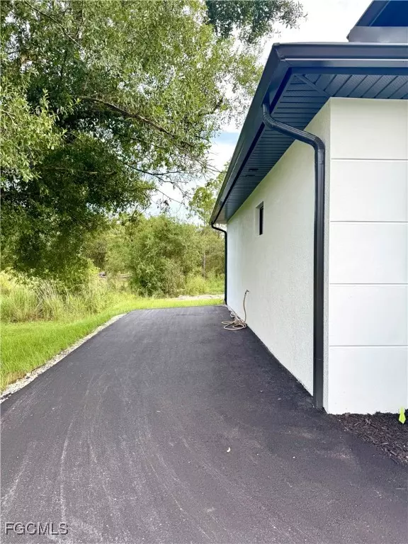 Naples, FL 34120,2558 72nd AVE NE