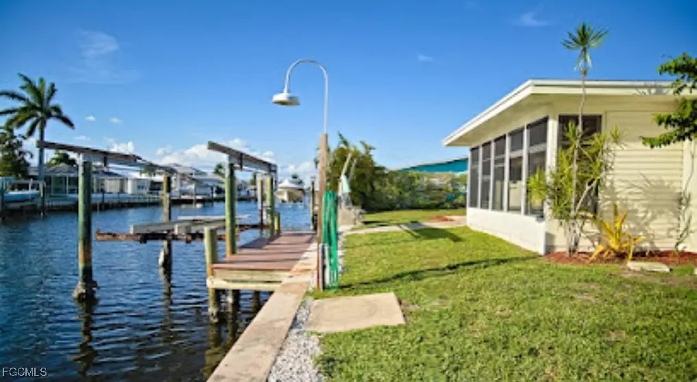 2822 Bruce ST, Matlacha, FL 33993