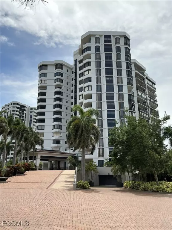 6075 Pelican Bay BLVD #203, Naples, FL 34108