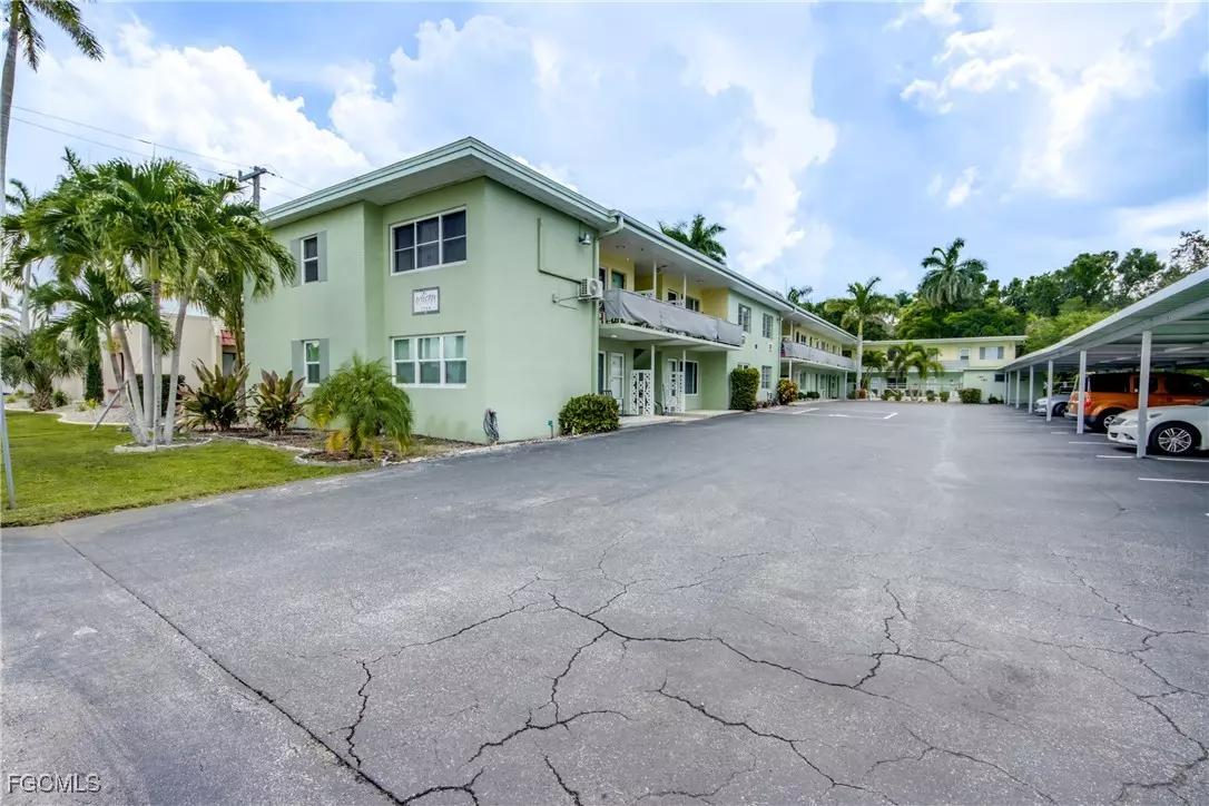 Fort Myers, FL 33901,2544 1st ST #107