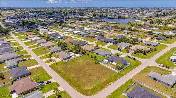 Cape Coral, FL 33909,860 NE 7th PL