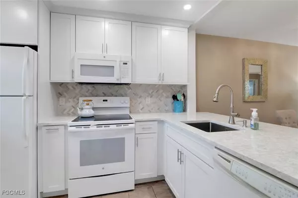 Fort Myers, FL 33919,9281 Central Park DR #206