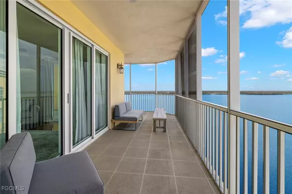 Fort Myers, FL 33916,2745 1st ST #2306