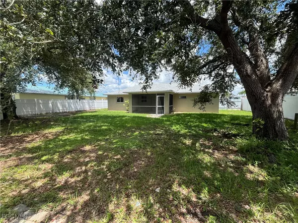 Cape Coral, FL 33990,404 SE 19th LN