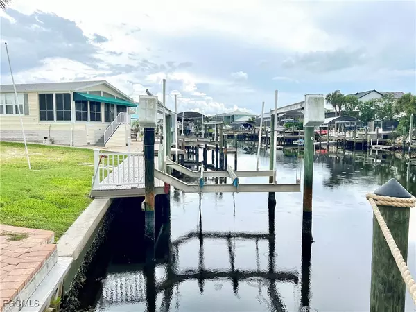 Fort Myers Beach, FL 33931,11600 Dogwood LN