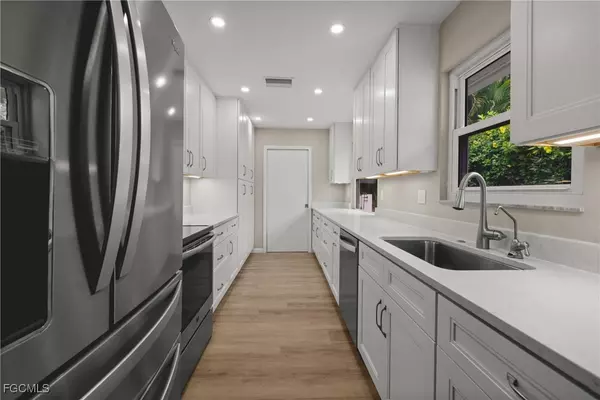 Cape Coral, FL 33991,415 SW 20th ST