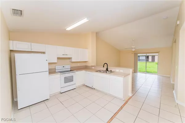 Lehigh Acres, FL 33974,867 Bedford DR #867