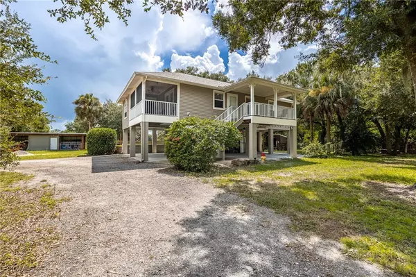 North Fort Myers, FL 33917,18630 Lost LN