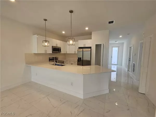 2123 SNEAD DR, Lehigh Acres, FL 33973