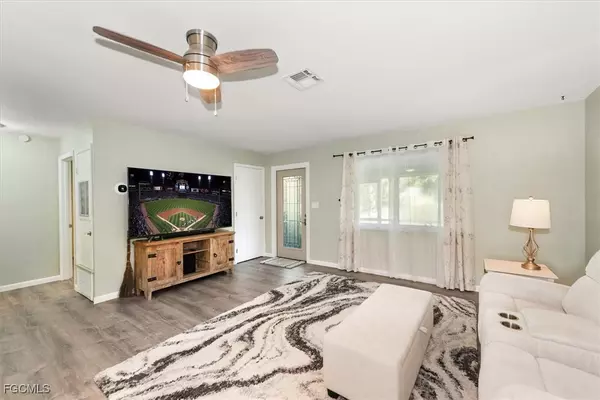 Lehigh Acres, FL 33936,108 Contee DR