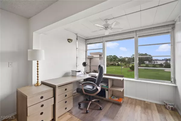 Fort Myers, FL 33907,6102 Augusta DR #302