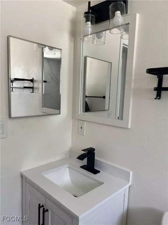 Fort Myers, FL 33905,721 Burdick AVE