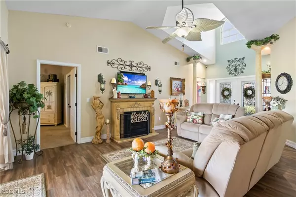 North Fort Myers, FL 33917,17692 Acacia DR