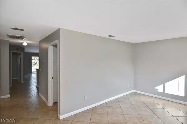 Lehigh Acres, FL 33973,5321-5323 28th ST SW