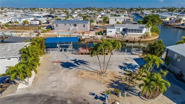 2950 Skipper LN, St James City, FL 33956