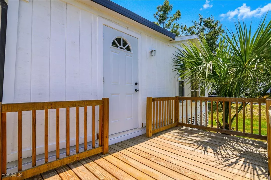 Bokeelia, FL 33922,5675 Pine Island RD NW