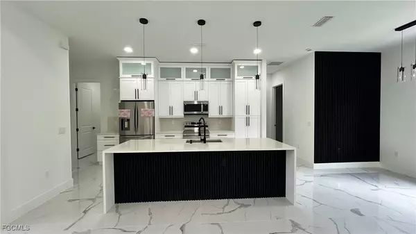 Lehigh Acres, FL 33936,613 Gerald AVE