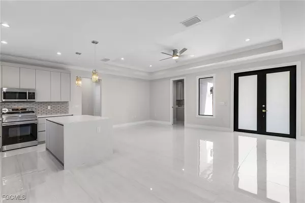 Naples, FL 34117,2158 Desoto BLVD S