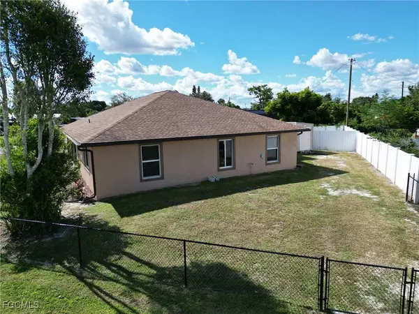 Lehigh Acres, FL 33936,15 Willow ST