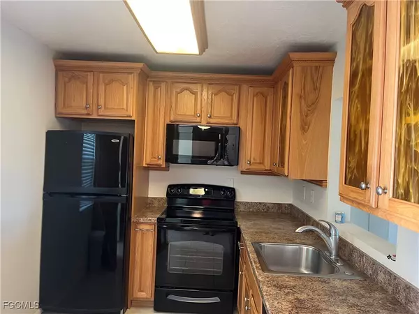 Fort Myers, FL 33907,1580 Pine Valley DR #412