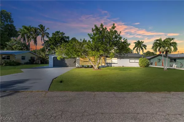 Fort Myers, FL 33905,2203 Santiago AVE