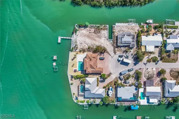 Fort Myers Beach, FL 33931,474 Washington CT