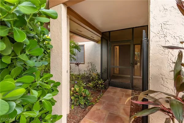 Fort Myers, FL 33908,6468 Royal Woods DR